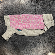 Indlæs billede til gallerivisning Den ikoniske sweater med ben, tæve